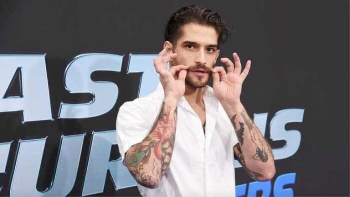 Tyler Posey nos regala nuevas fotos desnudo – #OnlyFans
