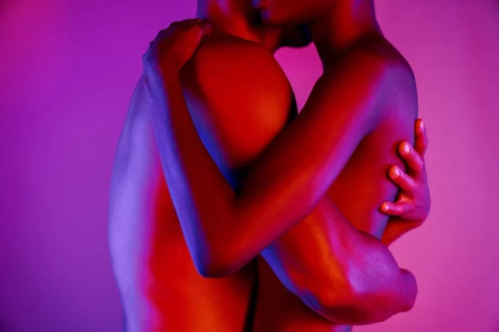 #Sexo – ¿Cuáles son los beneficios de realizar beso negro a tu pareja?
