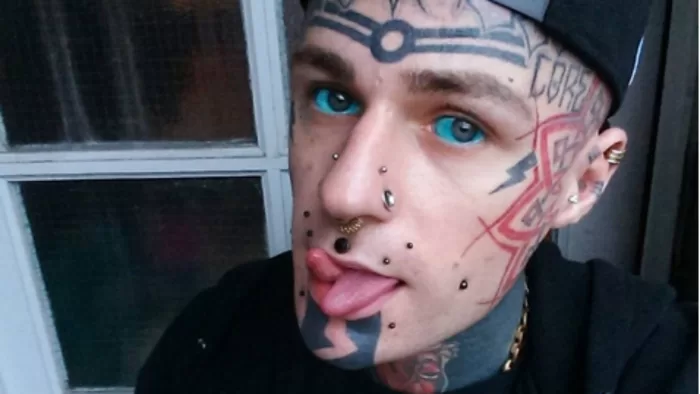 Los riesgos de los tatuajes en los ojos: ¿Un precio demasiado alto por la originalidad?